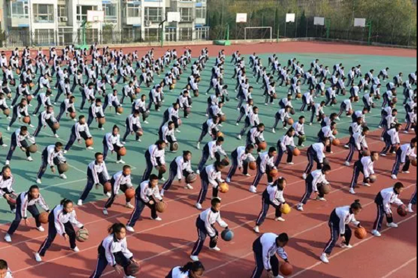 国务院新规：严禁手机等电子产品带入中小学课堂，将体育科目纳入高考评价